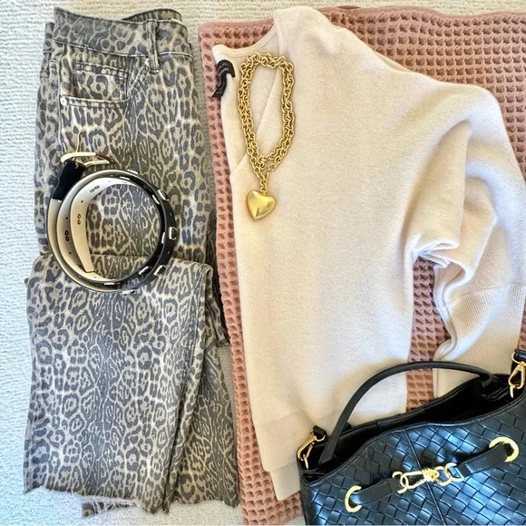 TAHARI 100% 2 Ply Cashmere V-Neck Sweater Cream L - Picture 13 of 13